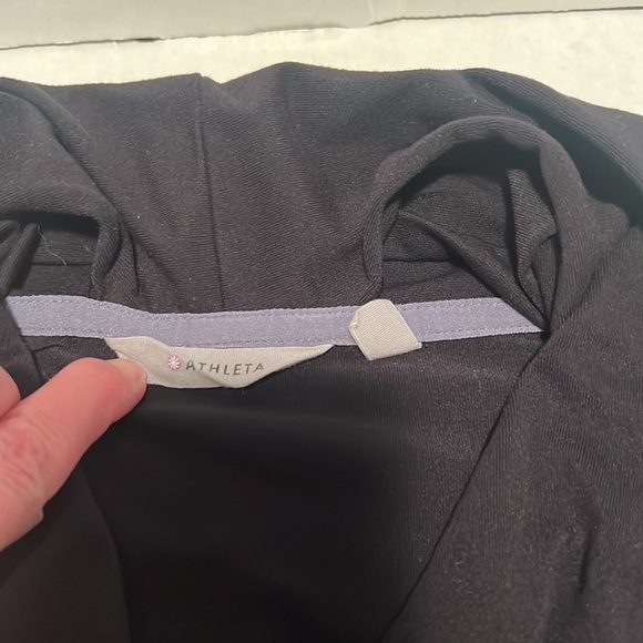 Athleta black long sleeve top size M. - Picture 4 of 6